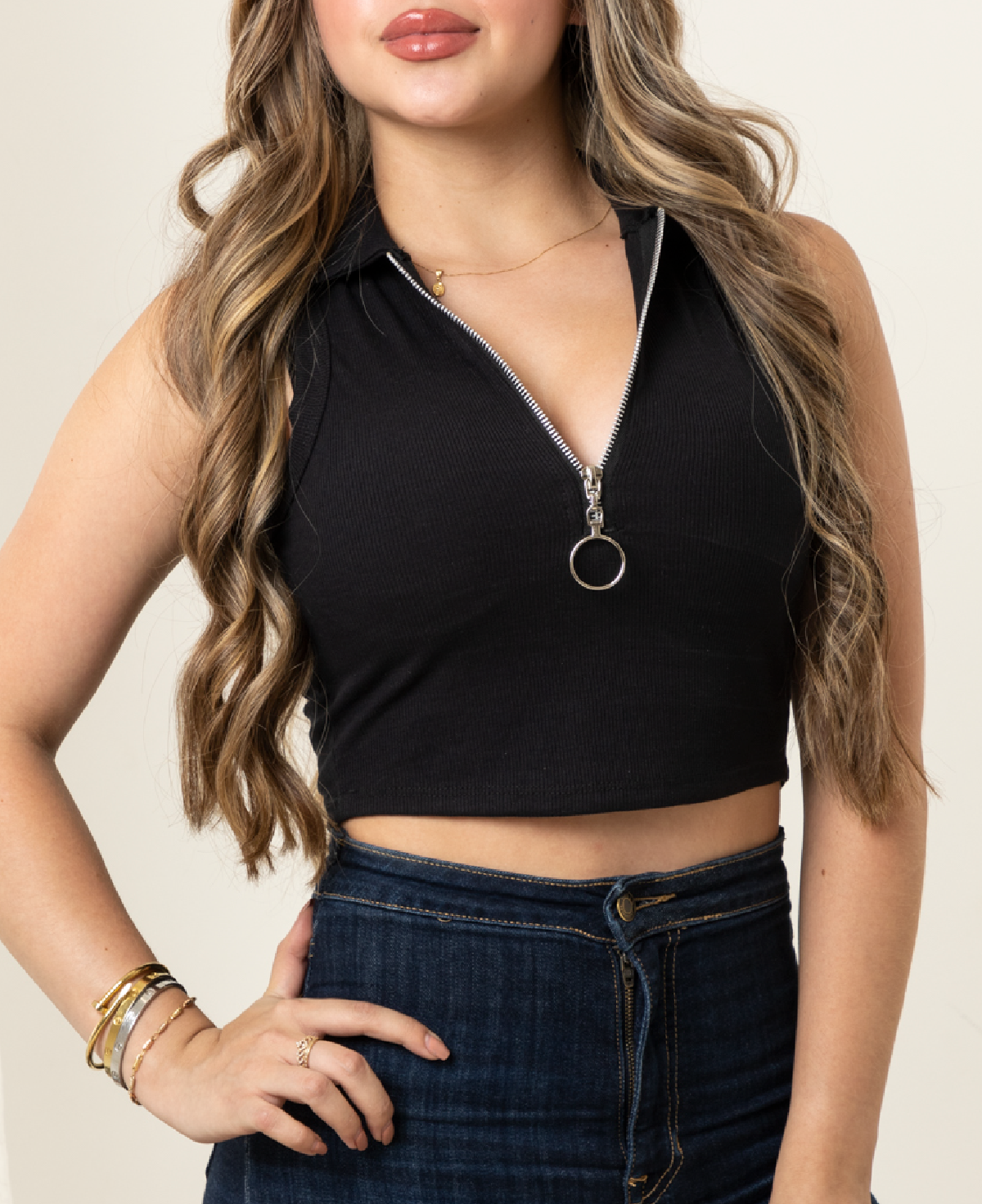 Blusa crop top con cuello polo