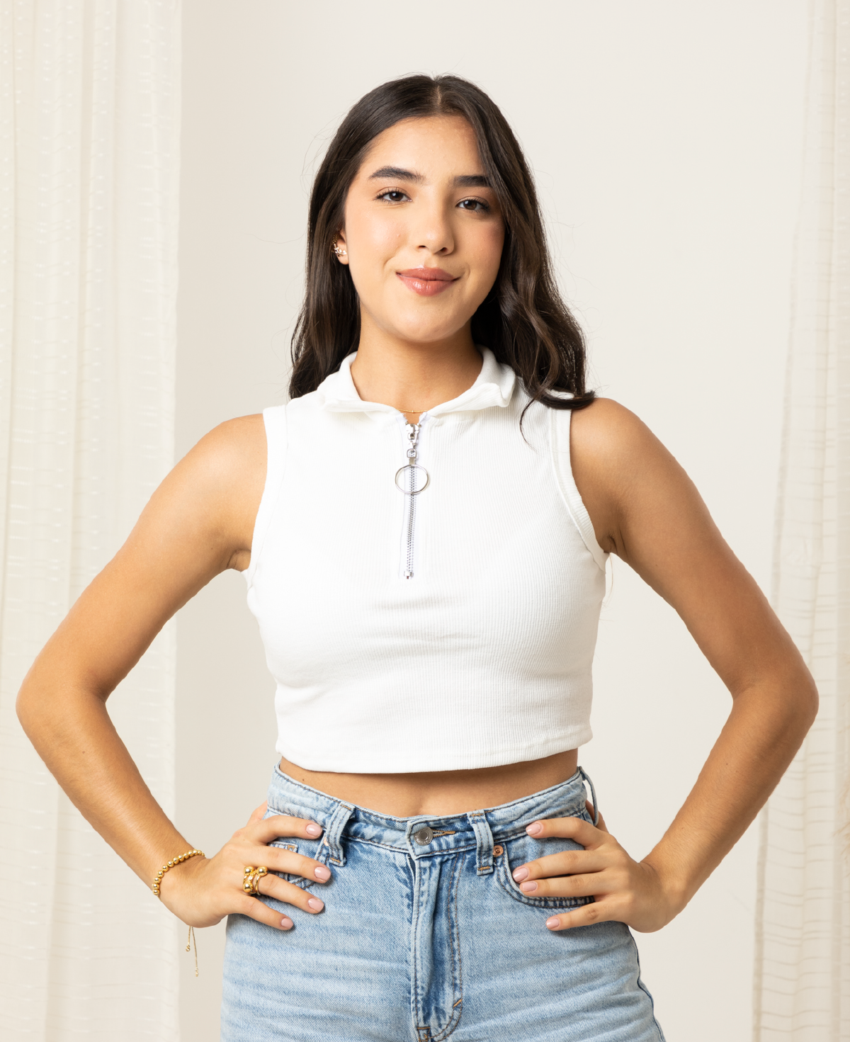 Blusa crop top con cuello polo