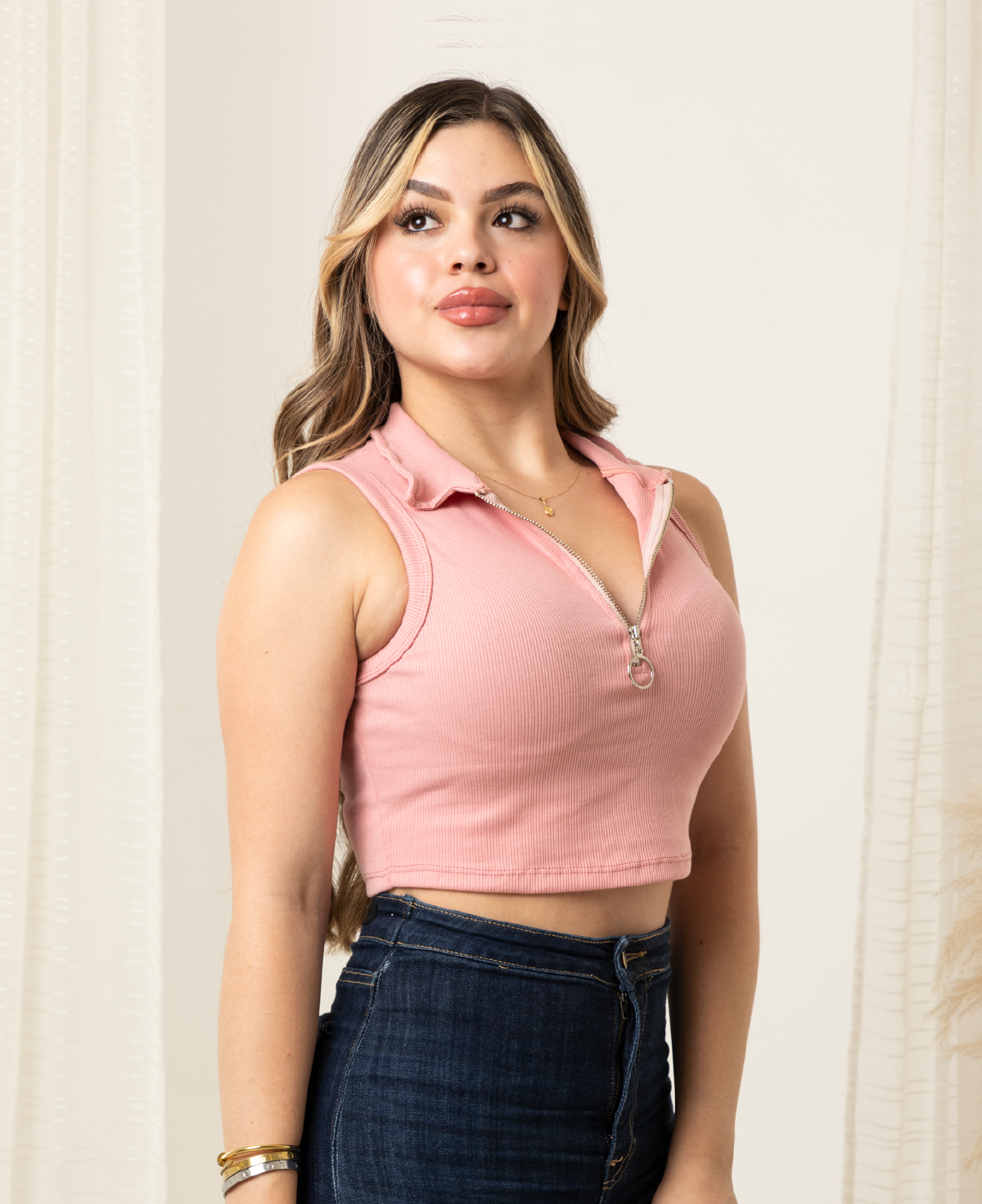 Blusa crop top con cuello polo